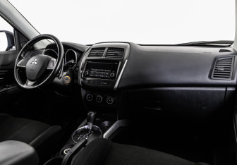 Подержанный автомобиль Mitsubishi ASX 2013 года (9 фото)