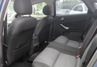 Подержанный автомобиль Ford Mondeo Liftback 2008 года (15 фото)