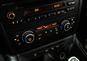 Подержанный автомобиль BMW X1 2013 года (16 фото)
