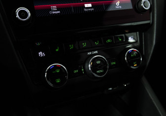 Подержанный автомобиль Skoda Octavia Liftback 2017 года (15 фото)