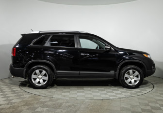 Подержанный автомобиль Kia Sorento 2012 года (4 фото)