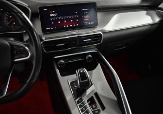 Подержанный автомобиль Geely Coolray 2022 года (17 фото)