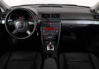 Подержанный автомобиль Audi A4 Sedan 2006 года (9 фото)