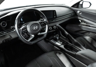 Подержанный автомобиль Hyundai Elantra Sedan 2023 года (11 фото)
