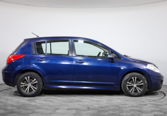 Подержанный автомобиль Nissan Tiida Hatchback 2011 года (4 фото)