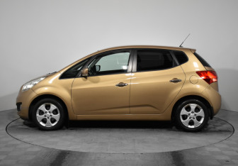 Подержанный автомобиль Kia Venga 2011 года (8 фото)