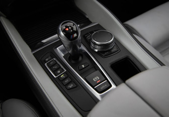 Подержанный автомобиль BMW X5 M 2017 года (19 фото)