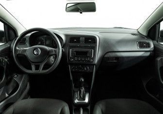 Подержанный автомобиль Volkswagen Polo Sedan 2019 года (13 фото)