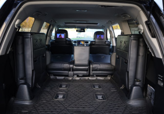 Подержанный автомобиль Lexus LX 2012 года (15 фото)