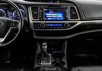Подержанный автомобиль Toyota Highlander 2018 года (14 фото)