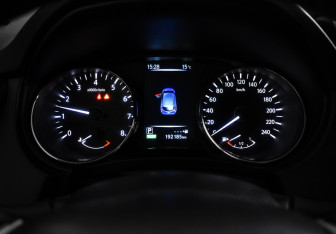 Подержанный автомобиль Nissan Qashqai 2016 года (17 фото)