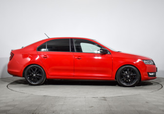 Подержанный автомобиль Skoda Rapid Liftback 2018 года (4 фото)