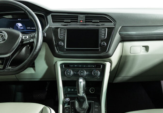 Подержанный автомобиль Volkswagen Tiguan 2017 года (14 фото)