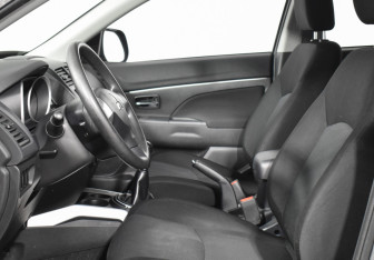 Подержанный автомобиль Mitsubishi ASX 2012 года (10 фото)
