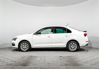 Подержанный автомобиль Skoda Rapid Liftback 2020 года (8 фото)