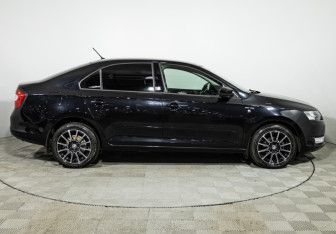 Подержанный автомобиль Skoda Rapid Liftback 2015 года (4 фото)