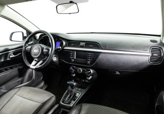 Подержанный автомобиль Kia Rio Hatchback 2018 года (9 фото)