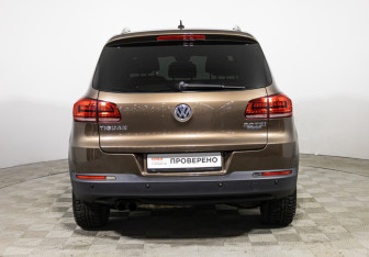 Подержанный автомобиль Volkswagen Tiguan 2015 года (6 фото)
