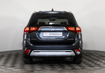 Подержанный автомобиль Mitsubishi Outlander 2019 года (6 фото)