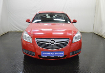 Подержанный автомобиль Opel Insignia Wagon 2012 года (2 фото)