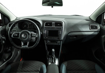 Подержанный автомобиль Volkswagen Polo Sedan 2019 года (13 фото)