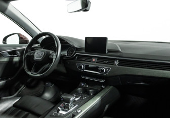 Подержанный автомобиль Audi A4 Sedan 2019 года (9 фото)