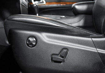 Подержанный автомобиль Jeep Grand Cherokee 2011 года (11 фото)