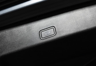 Подержанный автомобиль Geely Monjaro 2024 года (27 фото)