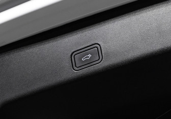 Подержанный автомобиль Geely Monjaro 2023 года (25 фото)