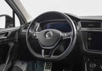 Подержанный автомобиль Volkswagen Tiguan 2020 года (14 фото)