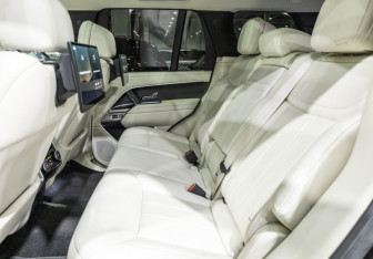 Подержанный автомобиль Land Rover Range Rover 2022 года (20 фото)