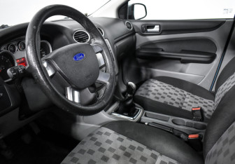 Подержанный автомобиль Ford Focus Wagon 2009 года (9 фото)