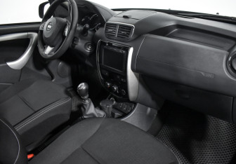 Подержанный автомобиль Nissan Terrano 2019 года (11 фото)
