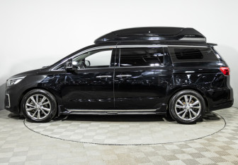 Подержанный автомобиль Kia Carnival 2020 года (8 фото)