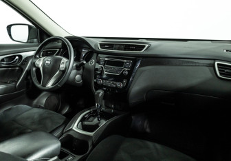 Подержанный автомобиль Nissan X-Trail 2017 года (9 фото)