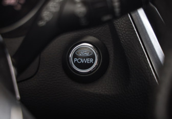 Подержанный автомобиль Ford Focus Hatchback 2013 года (17 фото)