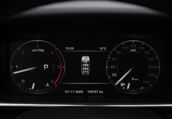 Подержанный автомобиль Land Rover Range Rover Sport 2016 года (15 фото)