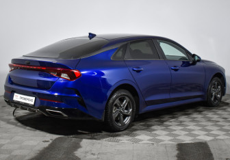 Подержанный автомобиль Kia K5 2021 года (5 фото)