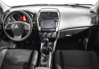 Подержанный автомобиль Mitsubishi ASX 2013 года (13 фото)