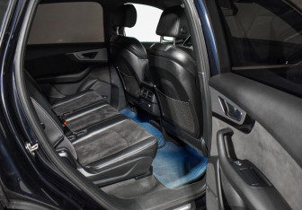 Подержанный автомобиль Audi Q7 2016 года (11 фото)