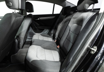 Подержанный автомобиль Volkswagen Passat Sedan 2012 года (10 фото)