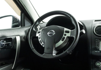Подержанный автомобиль Nissan Qashqai 2012 года (21 фото)