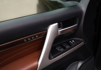 Подержанный автомобиль Toyota Land Cruiser Suv 2020 года (25 фото)