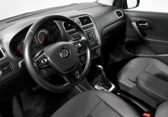 Подержанный автомобиль Volkswagen Polo Sedan 2017 года (9 фото)
