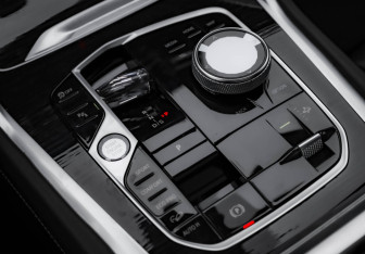 Подержанный автомобиль BMW X6 2024 года (20 фото)