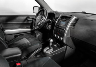 Подержанный автомобиль Nissan X-Trail 2012 года (13 фото)