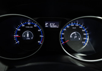 Подержанный автомобиль Hyundai ix35 2014 года (12 фото)