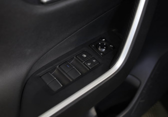 Подержанный автомобиль Toyota RAV4 2021 года (22 фото)