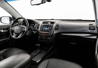 Подержанный автомобиль Kia Sorento 2013 года (9 фото)