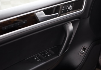 Подержанный автомобиль Volkswagen Touareg 2012 года (20 фото)